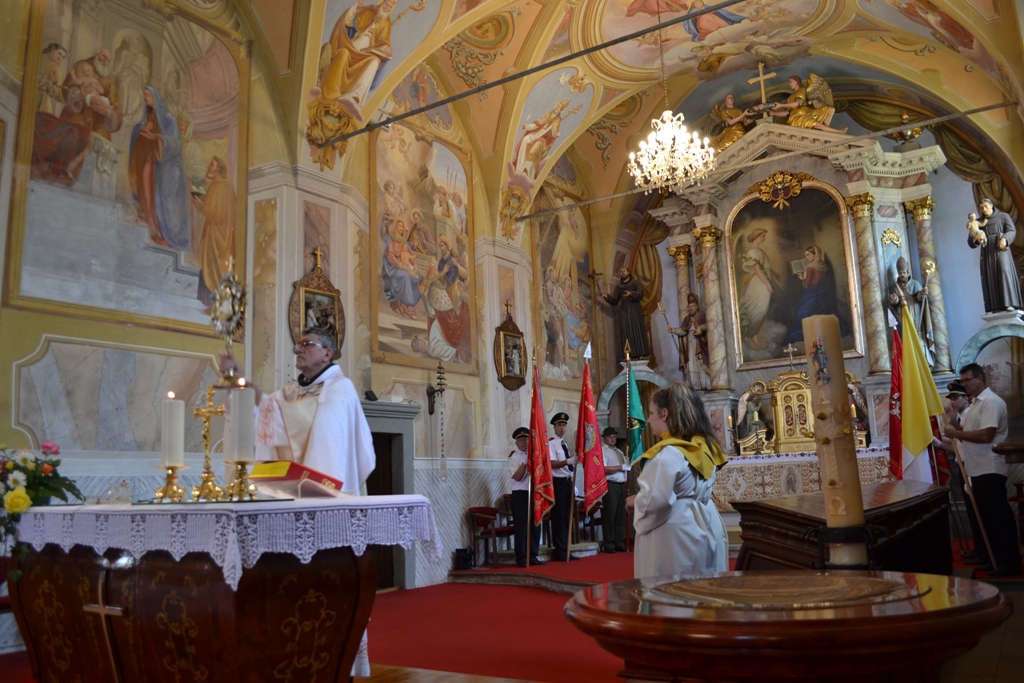 26 Završni blagoslov s Presvetim u crkvi